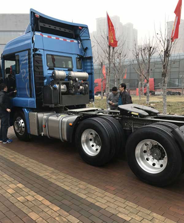 LNG天然气牵引车