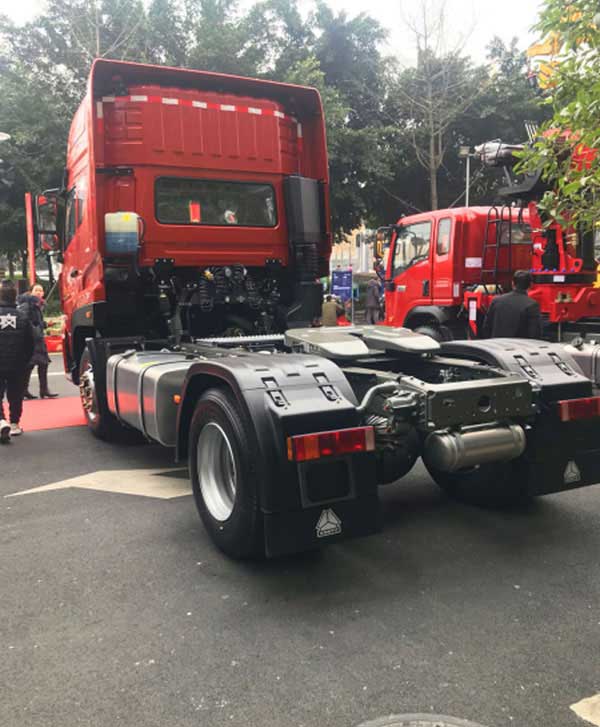 斯太尔牵引车
