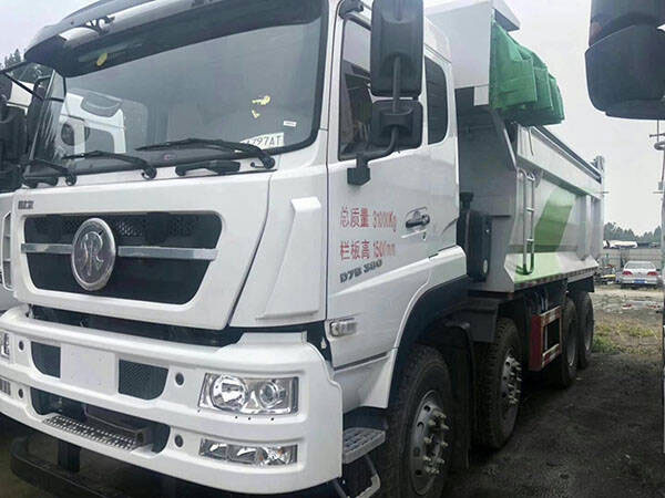 斯太尔D7B 8×4渣土车.jpg