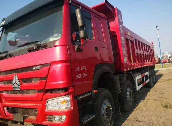 豪沃自卸车